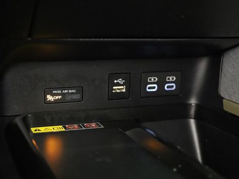 Used 2025 Toyota Camry LE w/ Convenience Package image 24