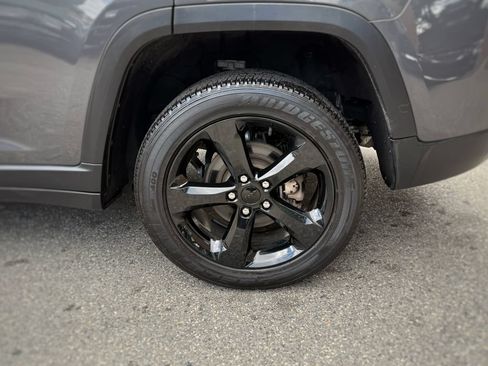 Used 2023 Jeep Grand Cherokee Altitude AWD/4WD image 16