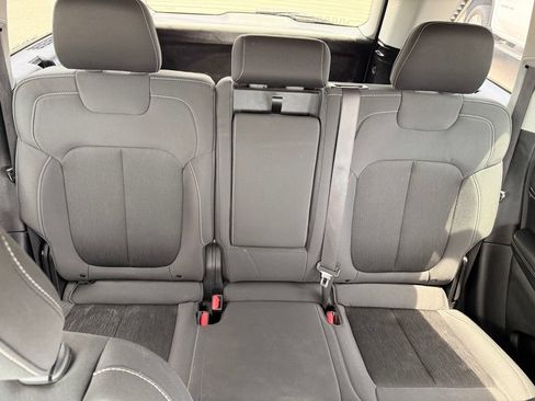 Used 2024 Jeep Grand Cherokee Laredo RWD image 37