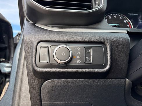 Used 2022 Ford Explorer XLT w/ Equipment Group 202A image 14