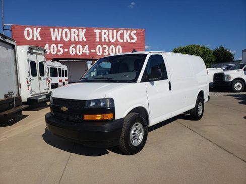 Used 2019 Chevrolet Express 2500 RWD image 3