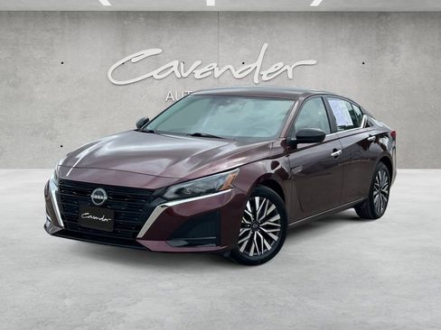 Certified 2025 Nissan Altima 2.5 SV image 1