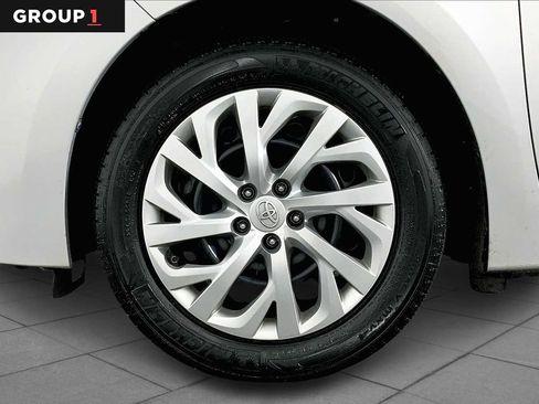 Used 2018 Toyota Corolla LE image 10