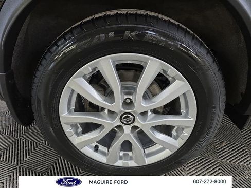 Used 2022 Nissan Rogue Sport SV w/ Technology Package AWD/4WD image 16