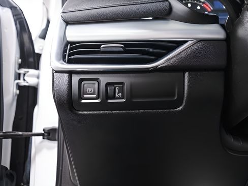 Used 2021 Cadillac XT4 Premium Luxury w/ Sun And Sound Package AWD/4WD image 19