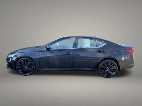 Used 2022 Nissan Altima 2.5 SR w/ Midnight Edition Package image 2