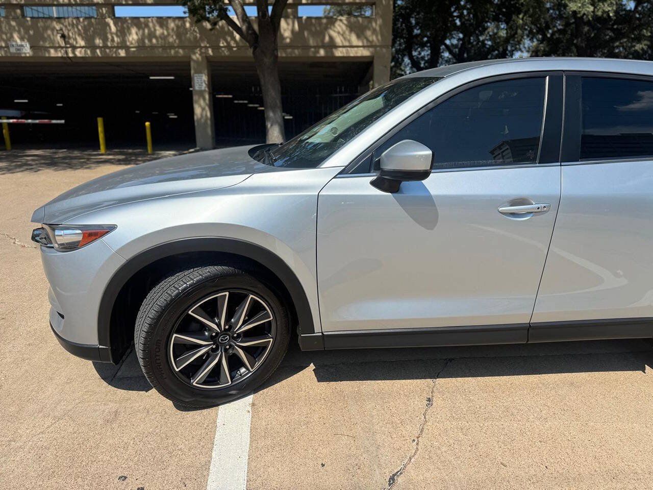 Used 2018 MAZDA CX-5 Touring FWD image 4