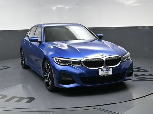 Used 2019 BMW 330i xDrive Sedan w/ M Sport Package AWD/4WD image 3