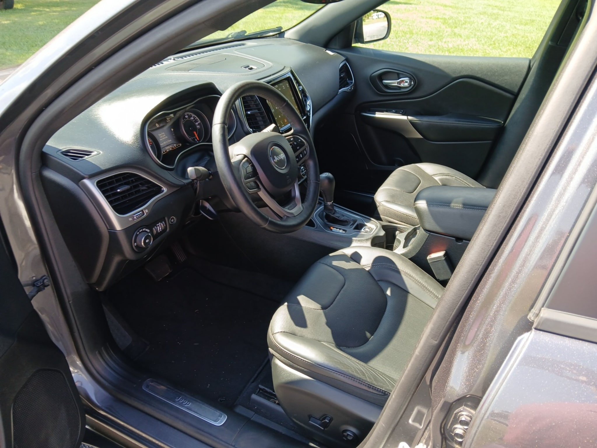 Used 2019 Jeep Cherokee High Altitude FWD image 8