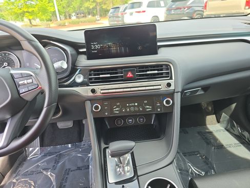 Used 2025 Genesis G70 2.5T AWD/4WD image 17