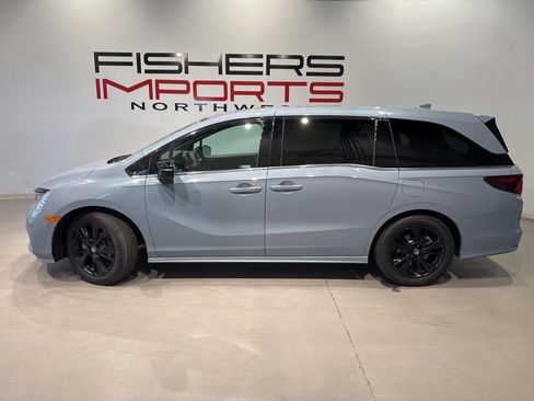 Used 2024 Honda Odyssey Sport image 3