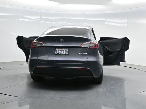 Used 2021 Tesla Model Y Long Range AWD/4WD image 35