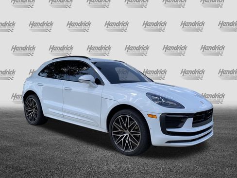Used 2025 Porsche Macan AWD/4WD image 2