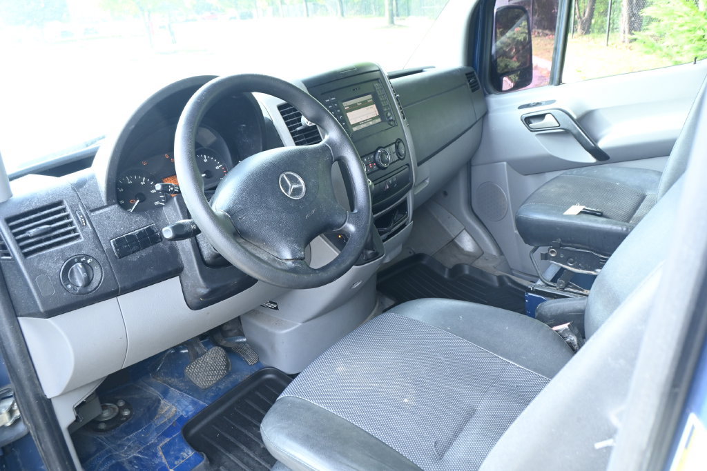 Used 2015 Mercedes-Benz Sprinter 2500 image 4