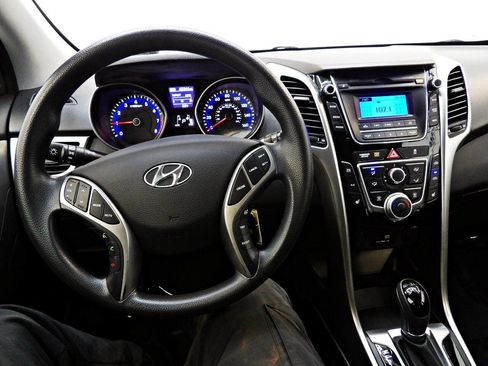 Used 2016 Hyundai Elantra GT FWD image 16