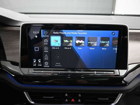 Used 2025 Volkswagen Atlas SEL Premium R-Line image 13