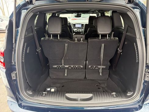Used 2025 Chrysler Pacifica Select image 30
