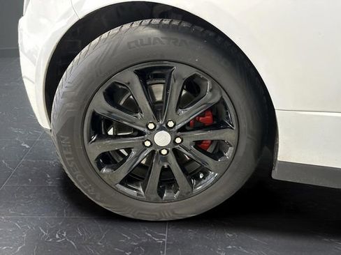 Used 2016 Land Rover Range Rover HSE image 37