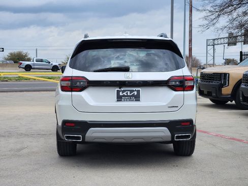Used 2024 Honda Pilot Touring image 6