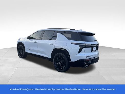 Used 2025 Chevrolet Traverse RS image 3