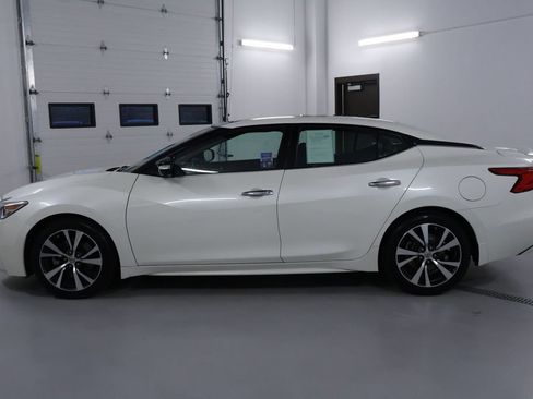 Used 2017 Nissan Maxima Platinum w/ Interior Lighting Package image 4