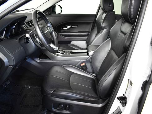 Used 2019 Land Rover Range Rover Evoque SE Premium image 18