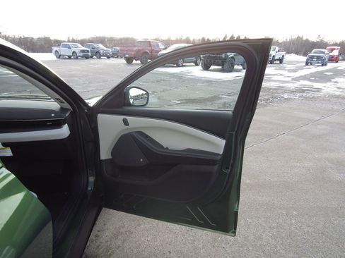 Used 2025 Ford Mustang Mach-E Premium image 37