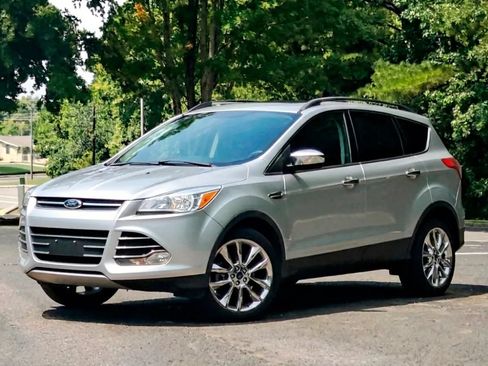 Used 2016 Ford Escape SE w/ SE Chrome Package AWD/4WD image 2