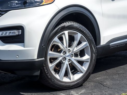 Certified 2023 Ford Explorer Platinum w/ Technology Package AWD/4WD image 3