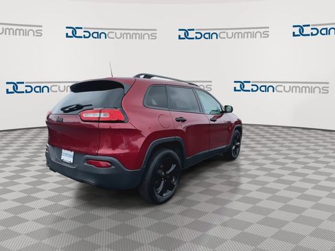 Used 2017 Jeep Cherokee Sport w/ Cold Weather Group AWD/4WD image 8