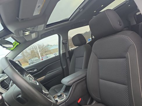 Used 2023 GMC Acadia SLE w/ Driver Convenience Package image 12