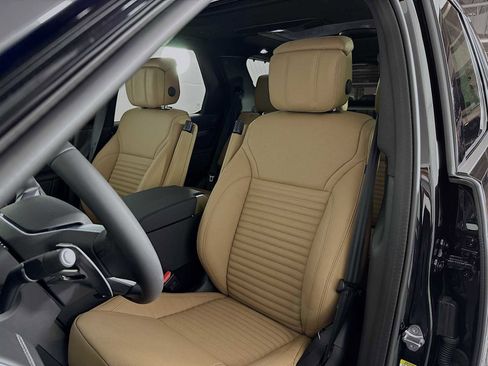 New 2025 Land Rover Discovery Dynamic SE image 11