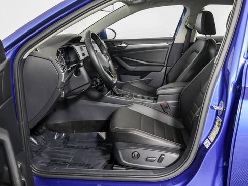 Used 2023 Volkswagen Jetta SE w/ Panoramic Sunroof Package FWD image 7