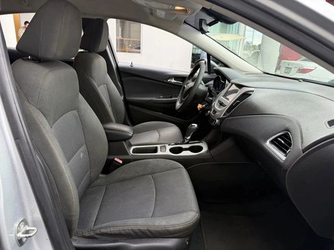 Used 2018 Chevrolet Cruze LS FWD image 18