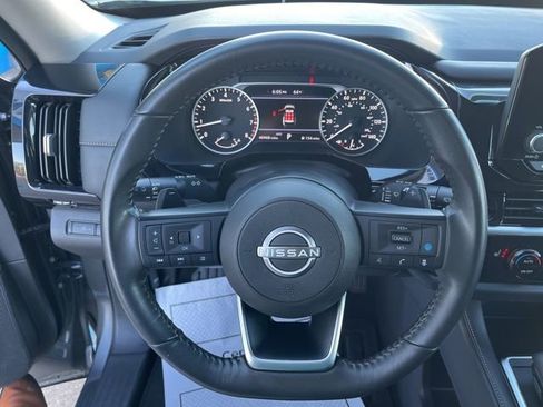 Used 2024 Nissan Pathfinder SV image 14