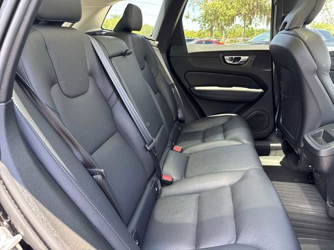 Used 2022 Volvo XC60 B5 Momentum AWD/4WD image 25