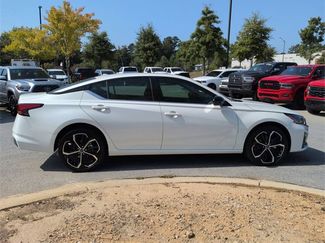 Used 2024 Nissan Altima 2.5 SR video 3