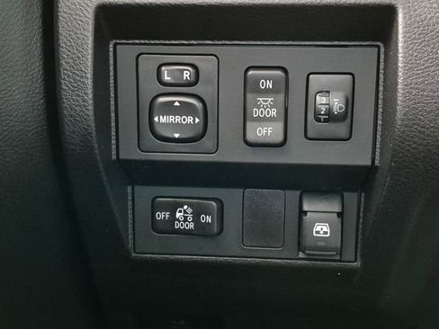 Used 2014 Toyota Tundra SR5 AWD/4WD image 16