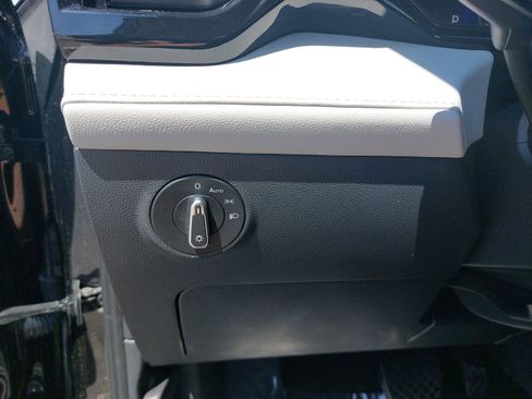 Used 2025 Volkswagen Taos S image 28