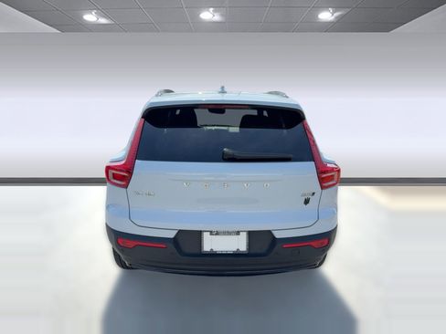 Certified 2024 Volvo XC40 B5 Core image 10