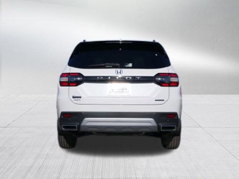 New 2025 Honda Pilot Touring image 4