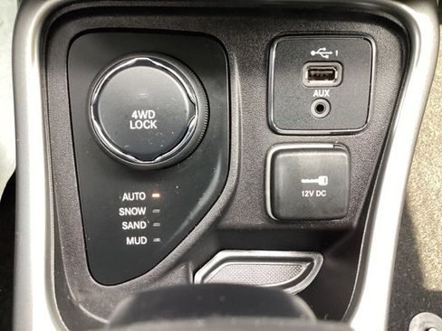 Used 2019 Jeep Compass Latitude w/ Cold Weather Group image 19