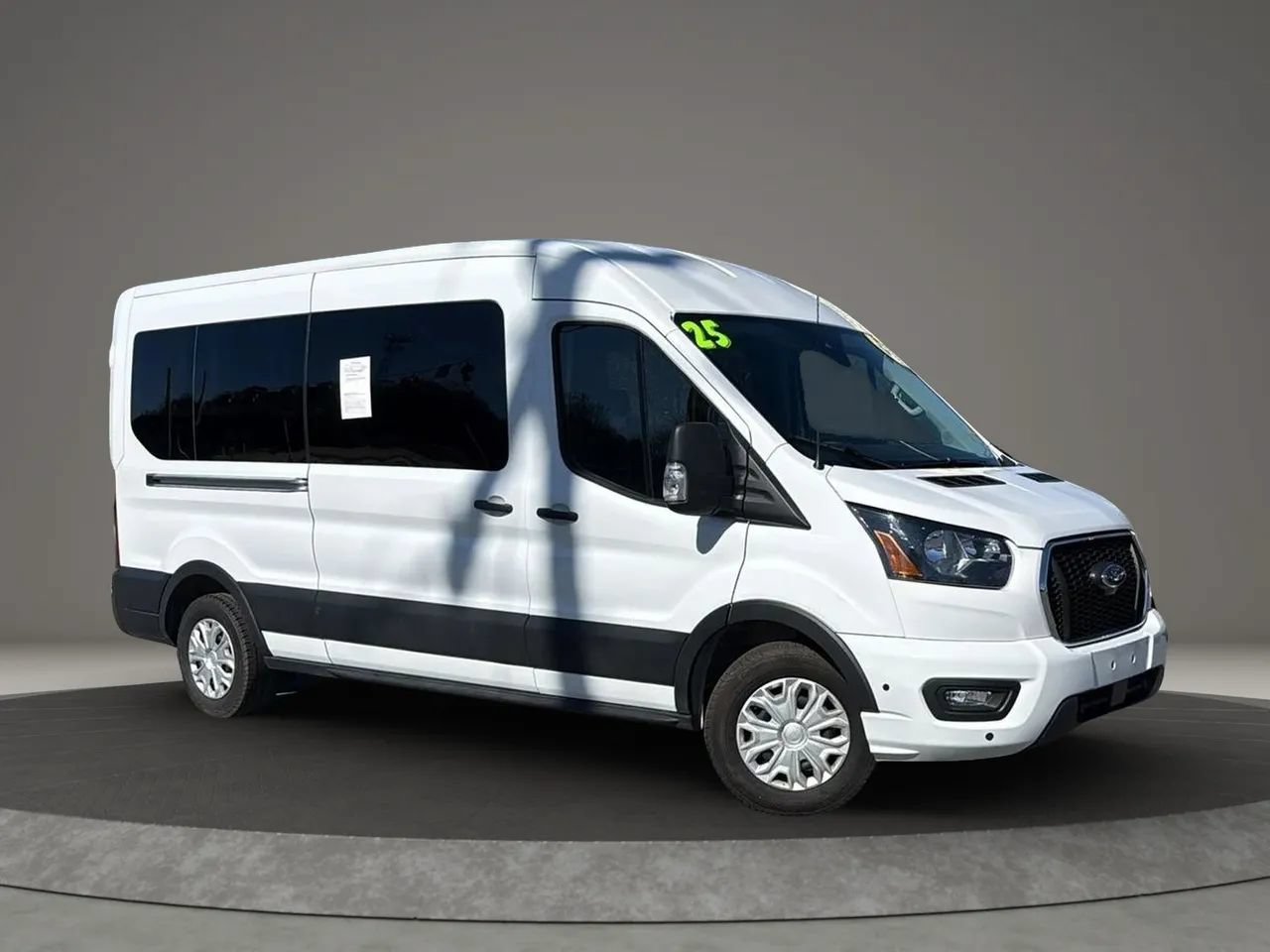 Used 2025 Ford Transit 350 XLT RWD image 4