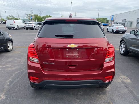 Used 2022 Chevrolet Trax LS w/ Tint and Cruise Package AWD/4WD image 4