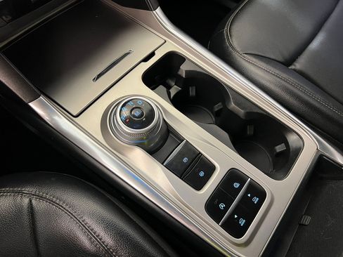 Used 2020 Ford Explorer XLT w/ Equipment Group 202A image 27