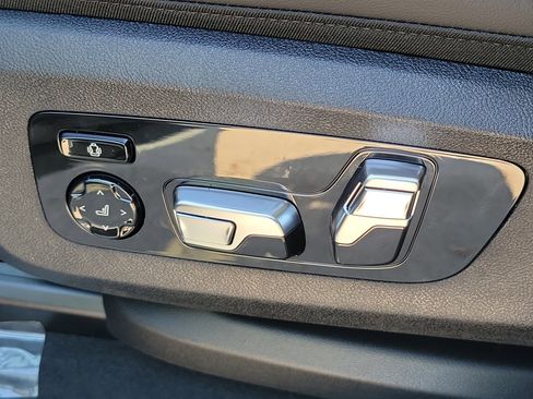 New 2026 BMW X6 xDrive40i w/ Executive Package image 25