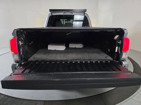 Used 2021 Toyota Tacoma TRD Off-Road w/ Technology Package AWD/4WD image 21