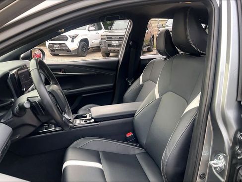 Used 2025 Toyota Camry SE w/ Convenience Package FWD image 7