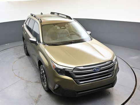 Used 2025 Subaru Forester Premium AWD/4WD image 53