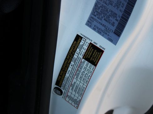 Certified 2025 Nissan Frontier SV image 29